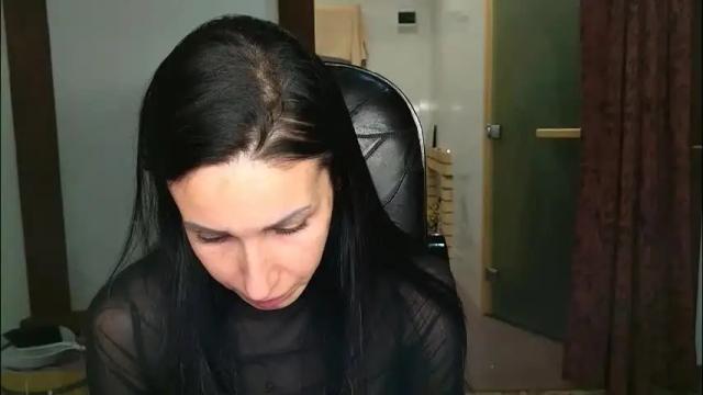 Image 11 of linalivee Stream on Chaturbate on 8 days ago