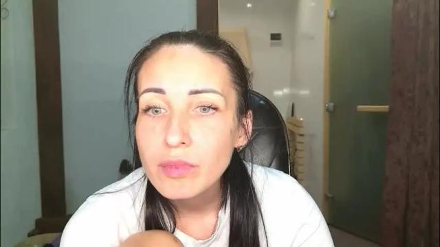 Image 3 of linalivee Stream on Chaturbate on 1 month ago