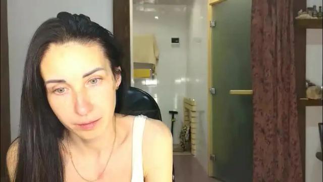 Image 2 of linalivee Stream on Chaturbate on 28 days ago
