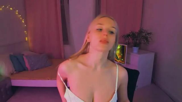 Image 6 of linda_roxy Stream on Chaturbate on 13 months ago