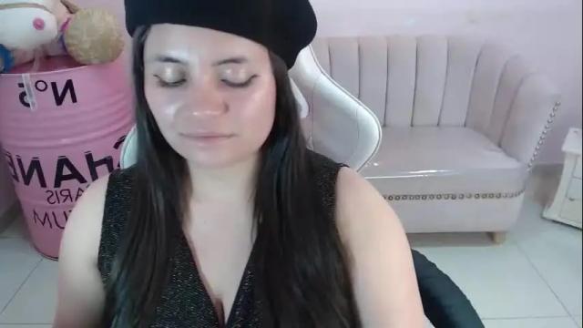 Image 2 of lindaliz_a Stream on Chaturbate on 7 months ago