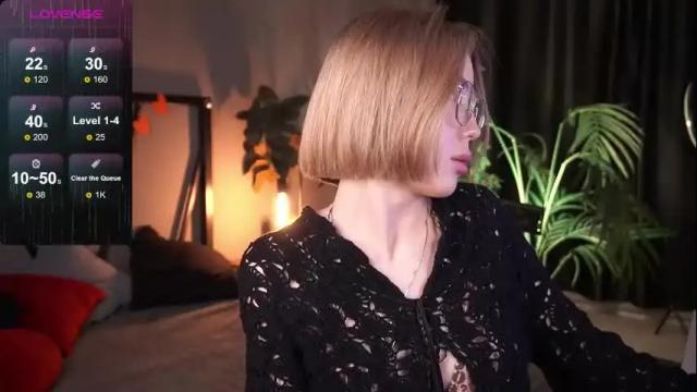 Image 4 of lindathacker Stream on Chaturbate on 1 month ago