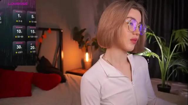 Image 12 of lindathacker Stream on Chaturbate on 23 days ago