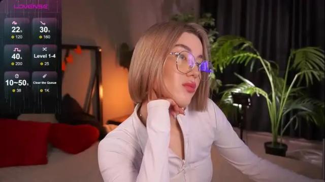 Image 8 of lindathacker Stream on Chaturbate on 23 days ago