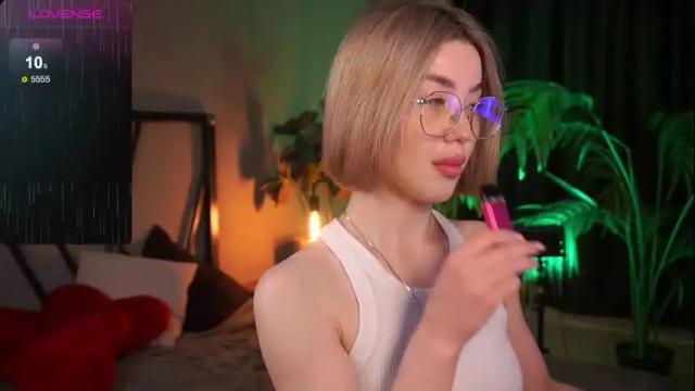 Image 2 of lindathacker Stream on Chaturbate on 13 days ago