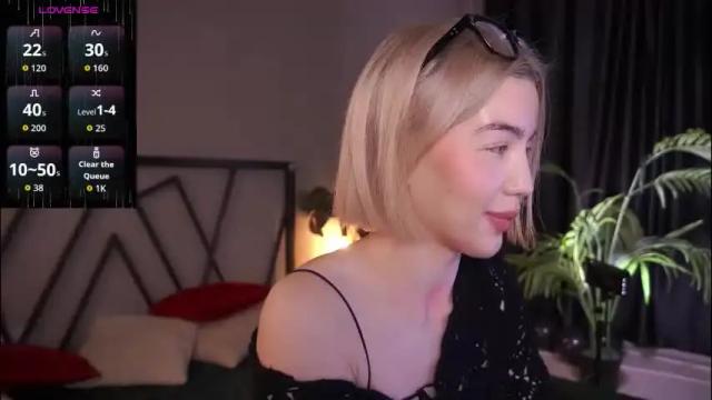 Image 2 of lindathacker Stream on Chaturbate on 1 month ago