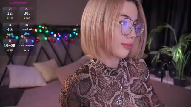 Image 10 of lindathacker Stream on Chaturbate on 11 days ago