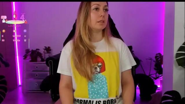Image 2 of lindawhite_ Stream on Chaturbate on 1 month ago