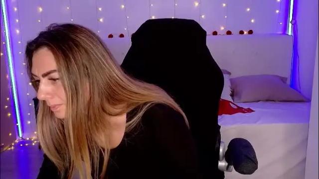 Image 12 of lindawhite_ Stream on Chaturbate on 1 month ago