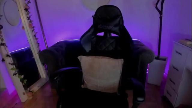 Image 6 of lindsay_khaleesi Stream on Chaturbate on 2 months ago