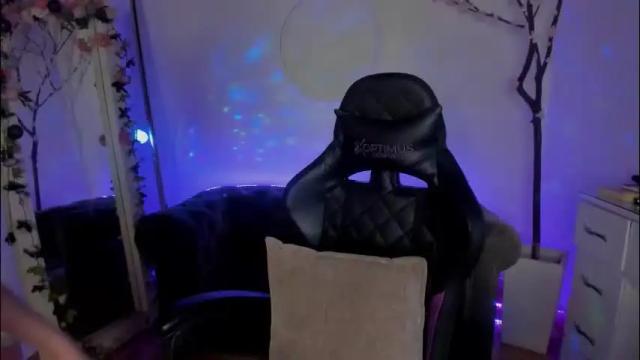 Image 4 of lindsay_khaleesi Stream on Chaturbate on 1 month ago