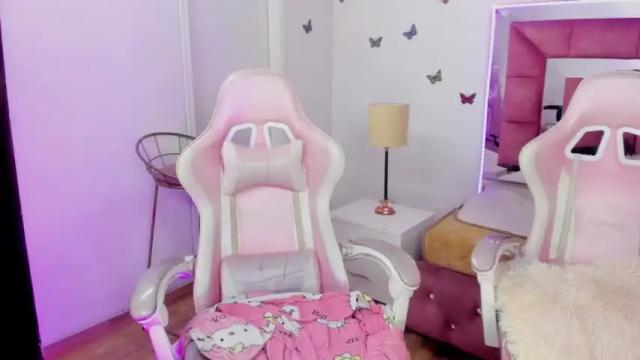 Image 11 of lindsayy_lohan Stream on Chaturbate on 17 months ago