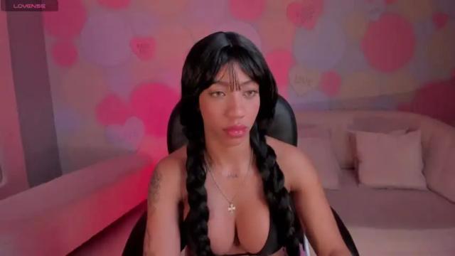 Image 2 of lindseycox Stream on Chaturbate on 13 months ago