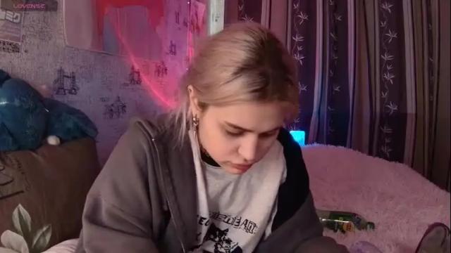 Image 3 of linetthaze Stream on Chaturbate on 1 month ago