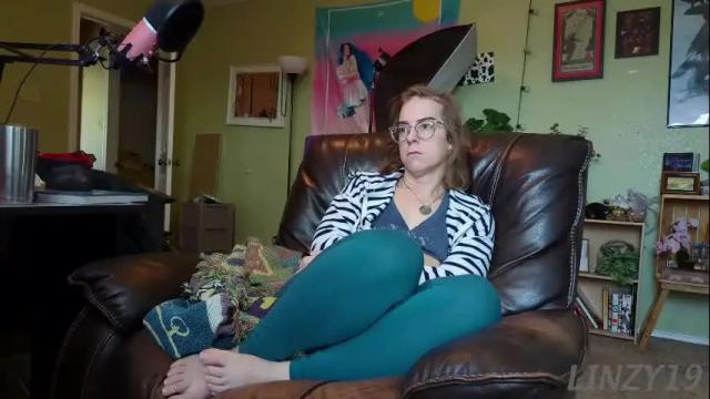 Image 3 of linzy19 Stream on Chaturbate on 1 month ago