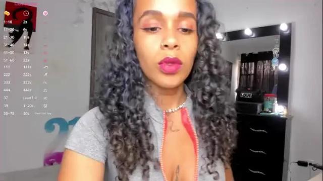 Image 4 of lips_sarasofia Stream on Chaturbate on 2 months ago