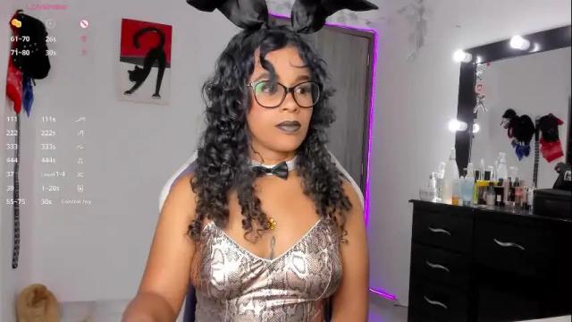 Image 4 of lips_sarasofia Stream on Chaturbate on 2 months ago