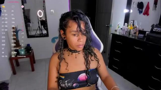 Image 6 of lips_sarasofia Stream on Chaturbate on 1 month ago