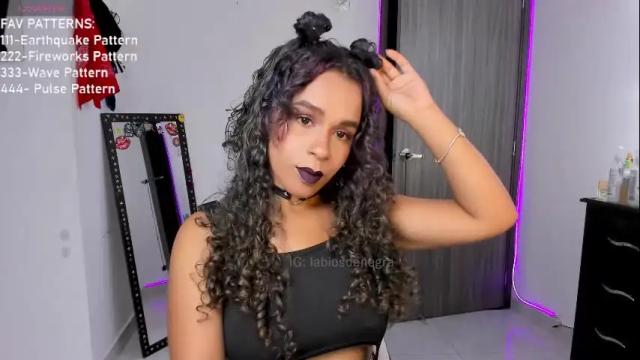 Image 6 of lips_sarasofia Stream on Chaturbate on 23 days ago
