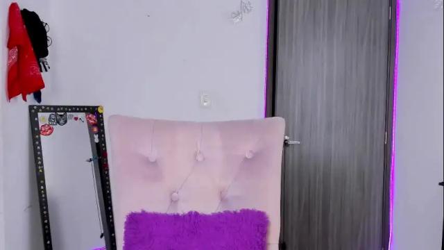 Image 2 of lips_sarasofia Stream on Chaturbate on 16 days ago