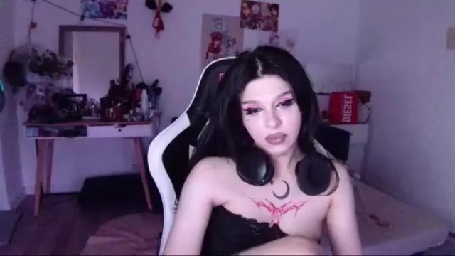 Image 10 of lipseclipse Stream on Chaturbate on 18 months ago