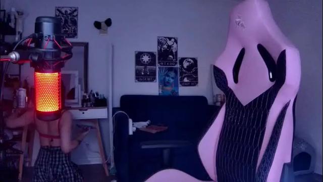 Image 12 of lipseclipse Stream on Chaturbate on 1 month ago