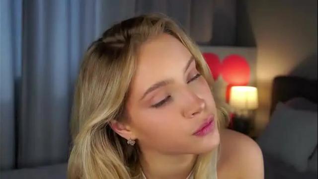 Image 6 of lipswithsmileonthem Stream on Chaturbate on 1 month ago