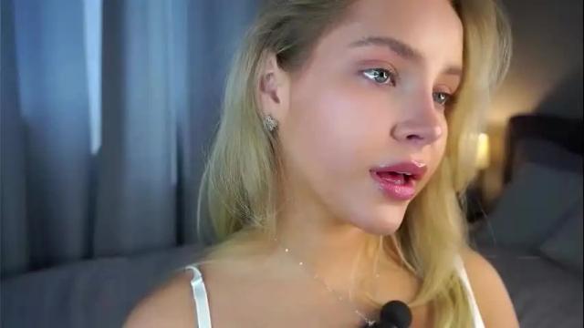 Image 3 of lipswithsmileonthem Stream on Chaturbate on 5 days ago