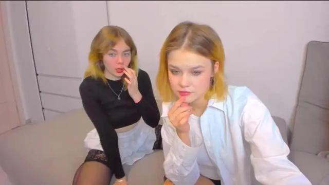 Image 10 of lisa__shy Stream on Chaturbate on 18 months ago