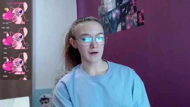 Image 2 of lisa_hua Stream on Chaturbate on 13 months ago