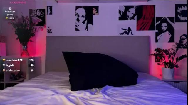 Image 12 of lisa_moons Stream on Chaturbate on 17 days ago