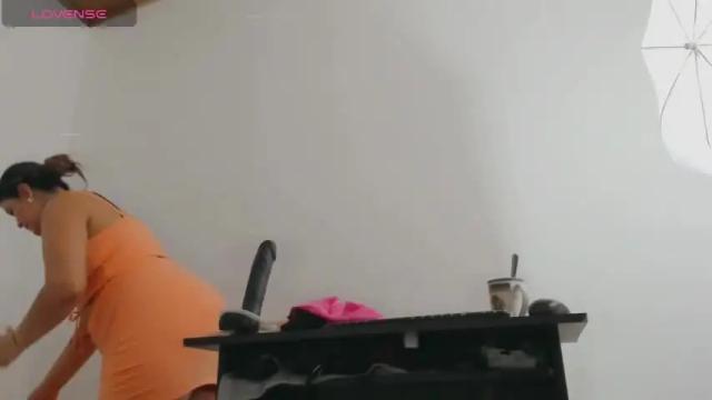 Image 2 of lisa_santoss Stream on Chaturbate on 14 months ago