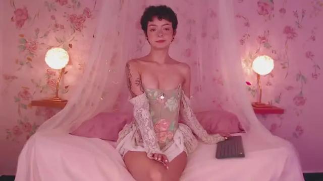 Image 10 of lisa_thommpson Stream on Chaturbate on 14 months ago