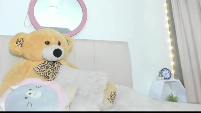 Image 3 of lisaa_a Stream on Chaturbate on 25 days ago