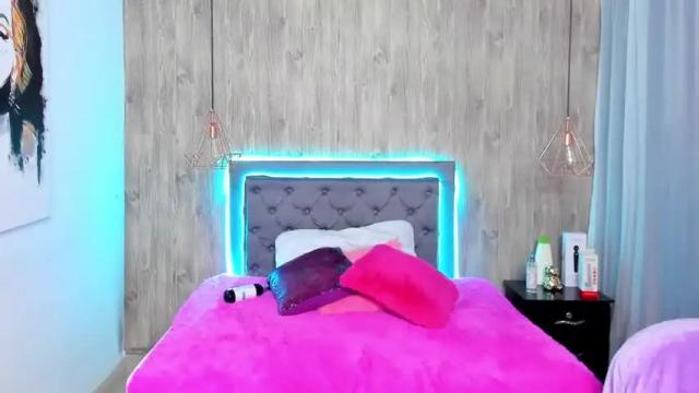 Image 10 of lisaa_swan Stream on Chaturbate on 16 months ago