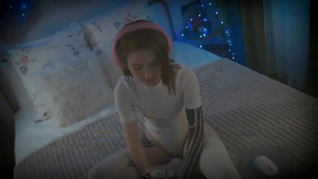 Image 8 of lisabeth_oh Stream on Chaturbate on 15 months ago