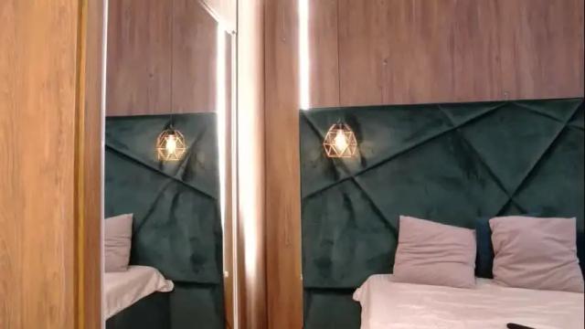Image 8 of lisacroft Stream on Chaturbate on 1 month ago