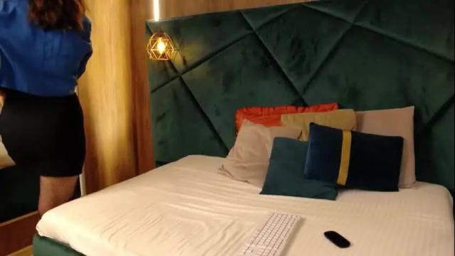 Image 2 of lisacroft Stream on Chaturbate on 27 days ago