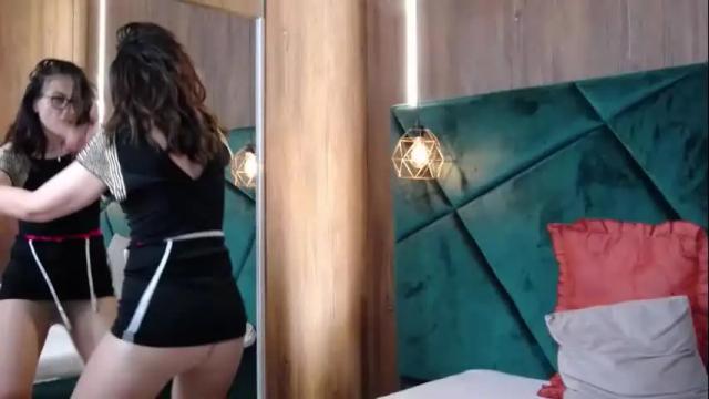 Image 12 of lisacroft Stream on Chaturbate on 26 days ago