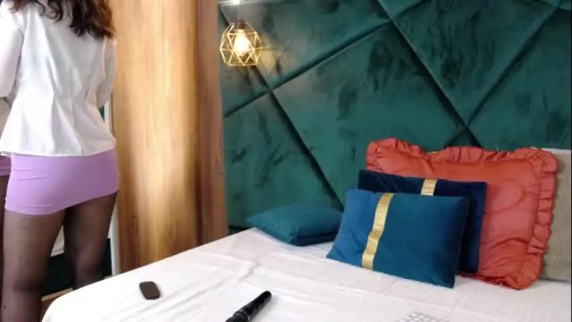 Image 3 of lisacroft Stream on Chaturbate on 24 days ago