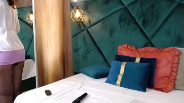 Image 4 of lisacroft Stream on Chaturbate on 24 days ago