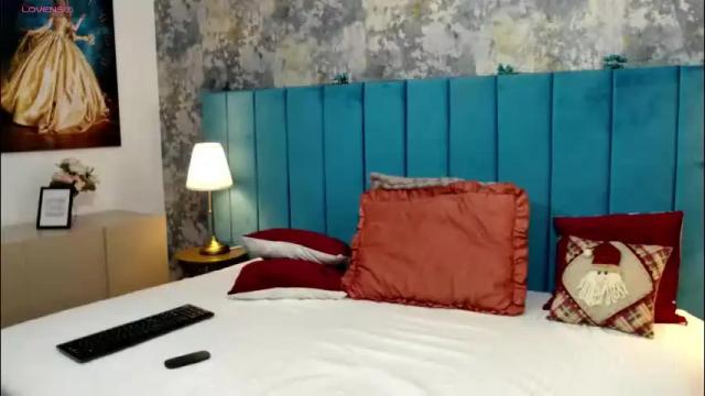 Image 12 of lisacroft Stream on Chaturbate on 26 days ago