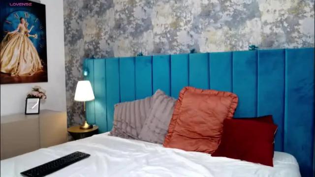 Image 12 of lisacroft Stream on Chaturbate on 18 days ago