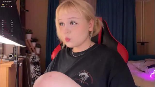 Image 12 of lisalaas Stream on Chaturbate on 2 months ago