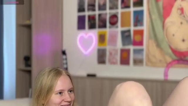 Image 4 of lisalewi Stream on Chaturbate on 14 months ago