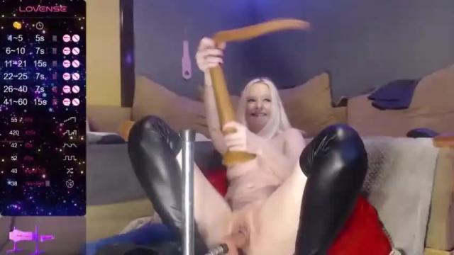 Image 4 of lisaloveone Stream on Chaturbate on 17 months ago