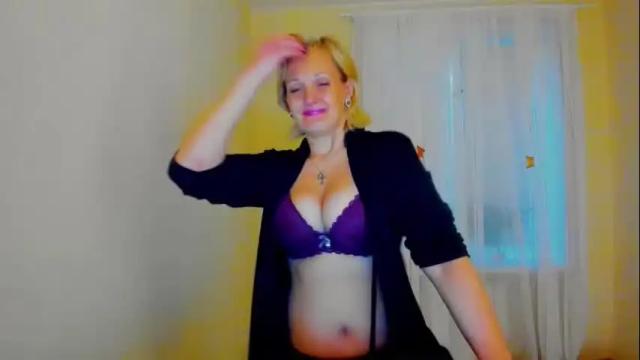 Image 2 of lisasimsx Stream on Chaturbate on 23 days ago