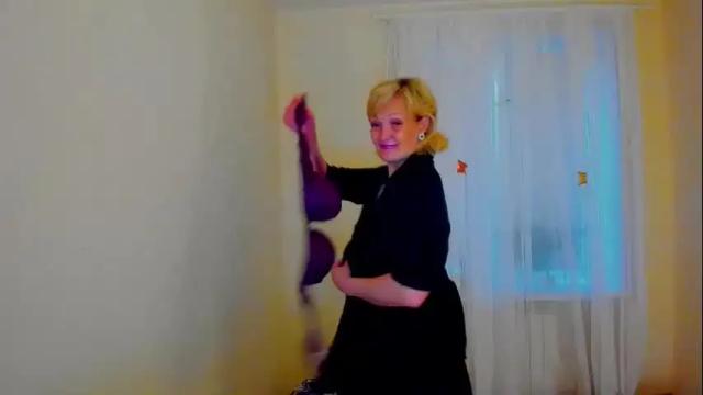 Image 3 of lisasimsx Stream on Chaturbate on 23 days ago