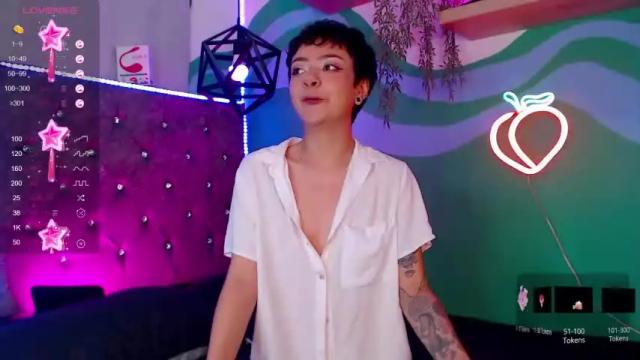 Image 8 of lisathomm2023 Stream on Chaturbate on 16 months ago