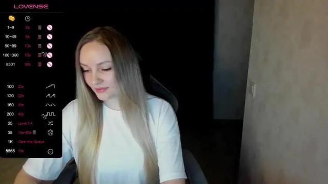 Image 2 of lisavanoranje Stream on Chaturbate on 17 months ago